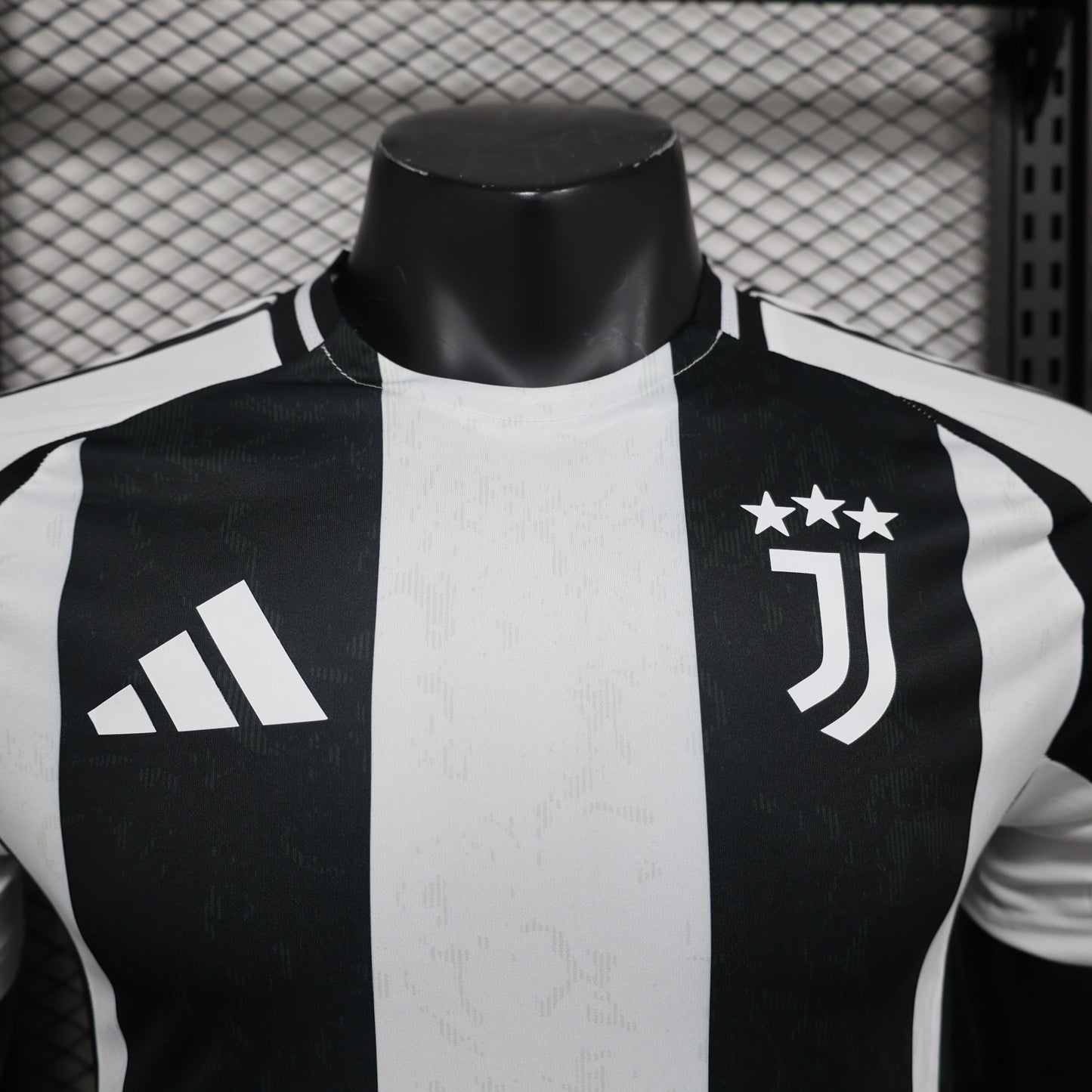 24-25 Juventus home player version jersey